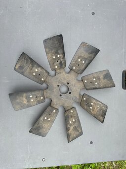 Prodám náhradní díly na traktor a zemědělskou techniku - 13