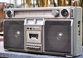 Crown-CSC 980L Bombox. - 13