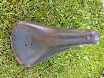 Staré kožené sedla - 13