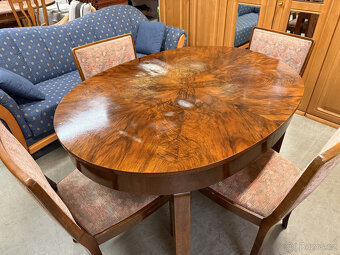 Rozkládací jídelní oválný stůl a čtyři židle - 13