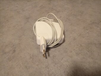 Apple MacBook (13-inch, Late 2008) 2 GB Ram, 120 GB SSD - 13