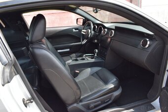 Ford Mustang KUPÉ 4.0i V6/MANUÁL/2006/KŮŽE/ - 13