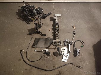 Suzuki GSX-R 750 - 13