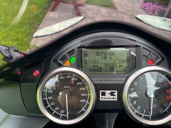 Kawasaki ZZR 1400 - 13