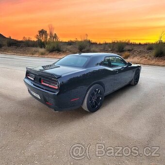 Dodge Challenger R/T 5.7 V8 HEMI - 13