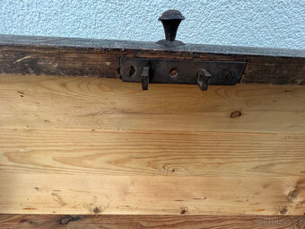 Dřevěná truhla stará - 13