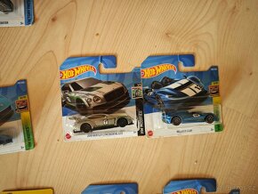 Hot wheels autíčka - 13