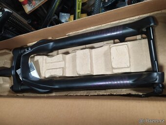 Vzduchové vidlice pro kola 27.5"-29" pevná osoba 15. - 13