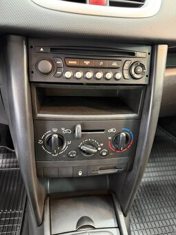 Peugeot 207 TRENDY 1.4 - 13