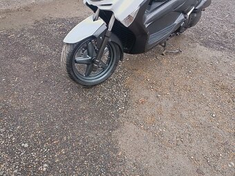yamaha x max 125i bílý rv 2012 cz doklady v ceně - 13