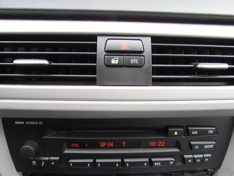 BMW 318i 95kW kombi, Serviska, nová STK, ALU kola - 13