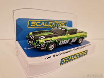 Scalextric autíčka na autodráhu (1:32) - 13