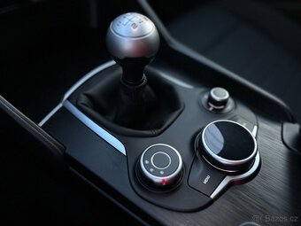 Alfa Romeo Giulia 2.2 JTDM Basis Navi Servisovane Tažné - 13