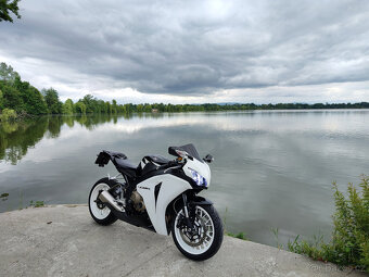 Honda CBR1000RR Fireblade, najeto 32 tkm - 13