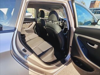HYUNDAI I30 COMBI 1.6 CRDI 2016 81 kW TRIKOLOR WEEKEND - 13