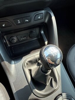 Hyundai ix35 2.0 CRDi 4x4 100 kW CZ 1. MAJITEL VELKÁ VÝBAVA - 13