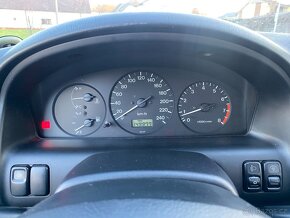 Mazda 323f - 13