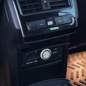 Škoda Superb Combi III 2.0 TDi 140kW/ VENT/LANE/KESSY/TAŽNÉ - 13