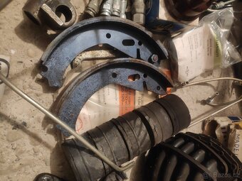 Různé náhradní díly pro auto Škoda 100 - 13