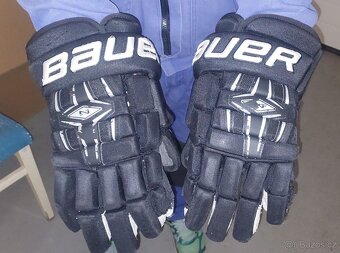 Hokejové brusle, chrániče, kalhoty, rukavice - 13