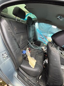 BMW E90 325i bourané ND - 13