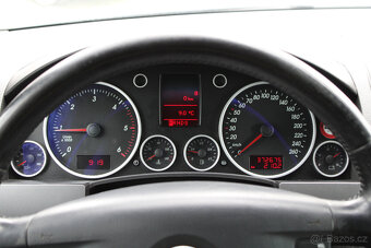 Volkswagen Touareg 3.0 TDI V6 / KAMERA / TAŽNÉ - 13