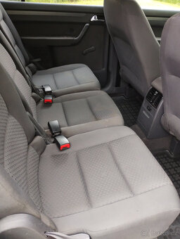VW Touran 1.9 TDi 77 kW  7-mi místné   r.v. 2006 - 13