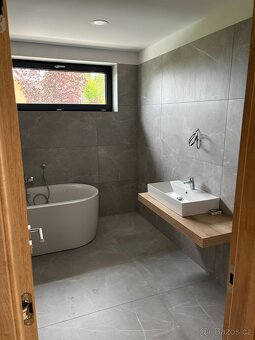 Luxusní novostavba s velkou zahradou - do 30min P+R Chodov - 13