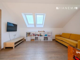 POUZE U NÁS Na prodej 5i velkorysý dům, Zamarovce, okres TN - 13