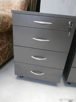 Skříňka se zásuvkami na kolečkách, kontejner od 500 kč - 13