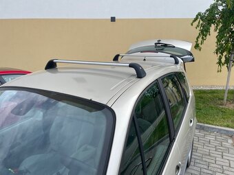 Renault Grand Scenic 1.5 dCi 78kW, 7 míst – pojízdný - 13