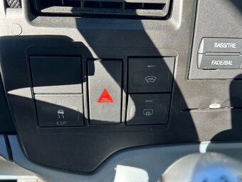 Ford Transit 2.2 TDCI L2H2 9 míst - 13