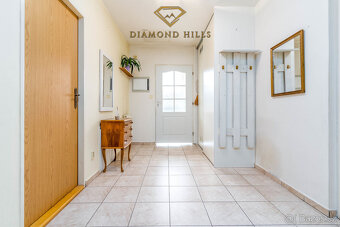Prodej rodinného domu 4+kk, pozemek 372m², Dolní Jirčany - 13