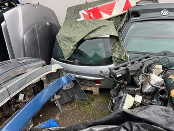 Náhradní díly BMW a jiné likvidace dílny - 13