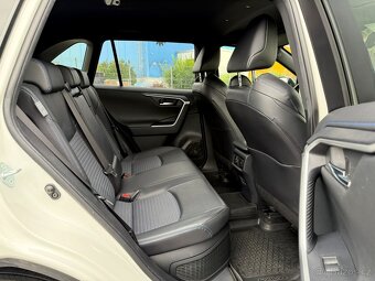 Toyota RAV4 2.5 Hybrid 131kW 2019 | 49500km, ČR, DPH, 1maj - 13