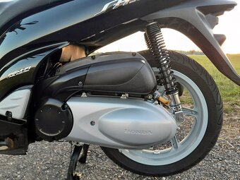 Honda SH 300i - 13