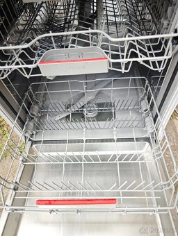 Bosch na 13sad nádobí, spotřeba eko 9,5l na cyklus - 13