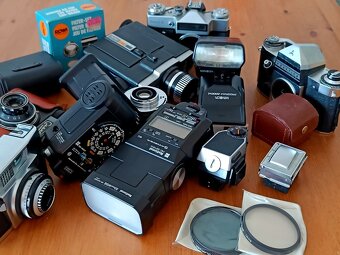 FOTO konvolut-fotoaparáty, blesky, objektivy, filtry, kamera - 13