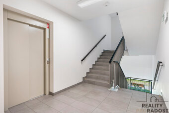 Pronájem bytu 2+kk 66 m², OV, Praha 9 – Vysočany - 13