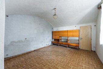 Prodej menšího RD do L s nádvořím, bez zahrady, nemovitost k - 13