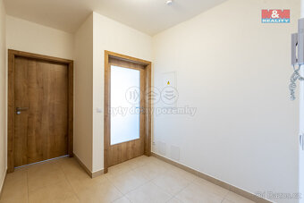 Pronájem bytu 2+kk, 61 m²,ul. A. Petrofa, Hradec Králové - 13
