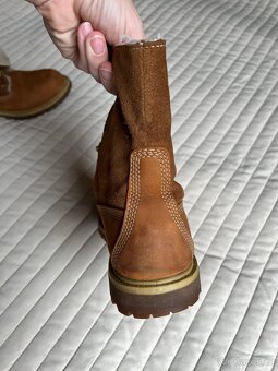 Zimni boty s koziskem Timberland, vel.38 - 13