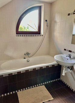 Prodej, rodinný dům, 314 m2, Karlovy Vary - Mezirolí - 13