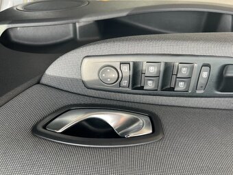 RENAULT SCENIC 1.6i 81KW 1.Maji Navi 81000km 2xkola TAŽNÉ - 13