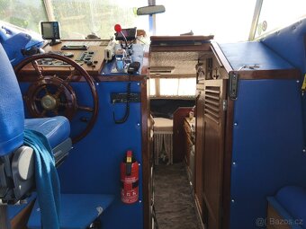 Kajutový motorový člun 7m x 2,5 - 13