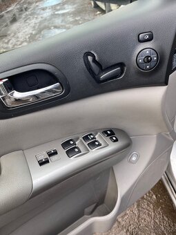 Kia Carnival 2.2 CRDI 143 kW v úpravě pro hendikepované - 13