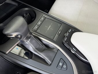 Lexus UX 250h, 2.0 112 kW LUXURY LINE 1.majitel - 13