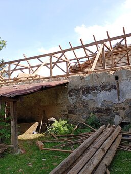 Zajišťujeme zdarma demolice starých střech a objektů - 13