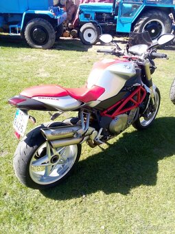 MV Agusta Brutale 910 - 13