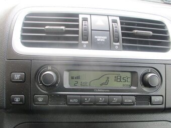 Škoda Fabia 1.6i Sportline - 13